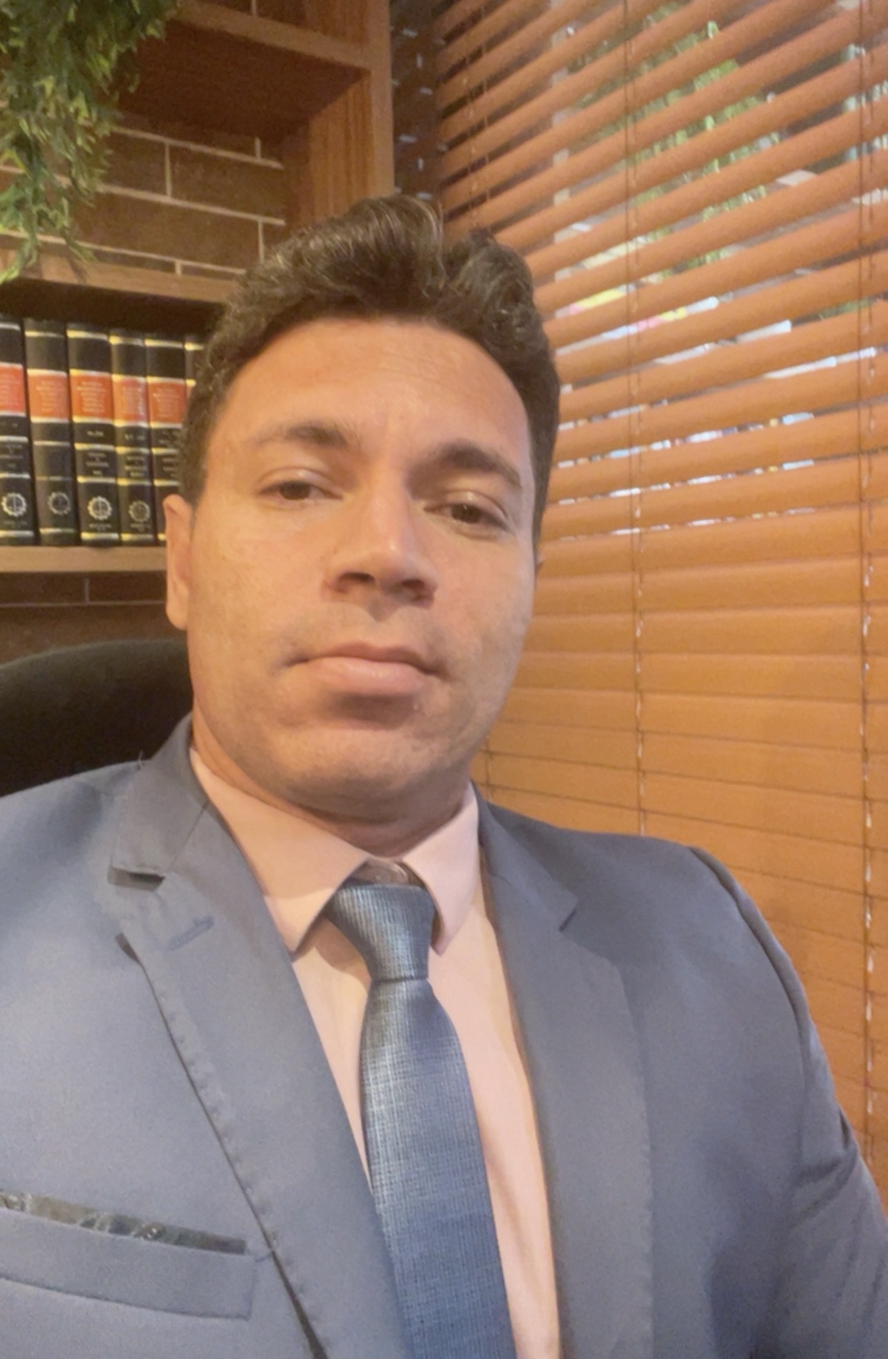 Dr. Thiago Barbosa – Advogado Criminalista